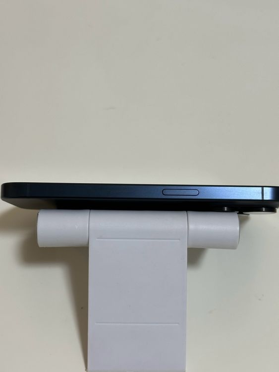 ���Хåƥ꡼95% ����Ʊ�� iPhone15Pro 128GB �֥롼�����˥���