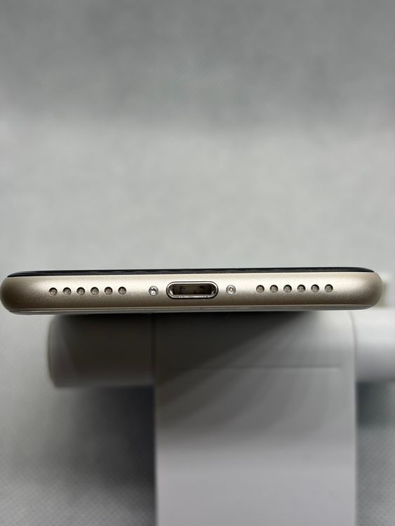 ���Хåƥ꡼89% Ķ���� SIM�ե꡼ iPhoneSE ��3���� 128GB �������饤��