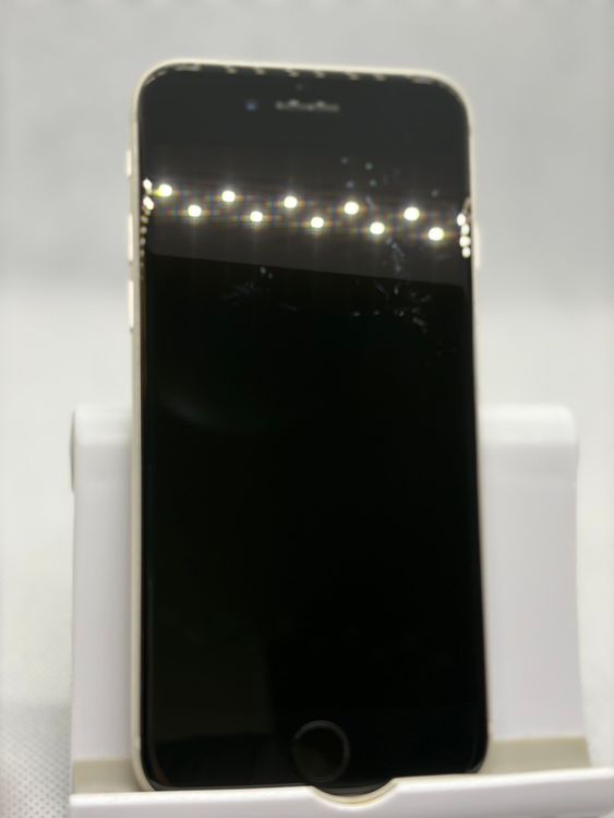 ��SIM�ե꡼ iPhoneSE ��3���� 64GB �������饤�ȡ��Хåƥ꡼80%
