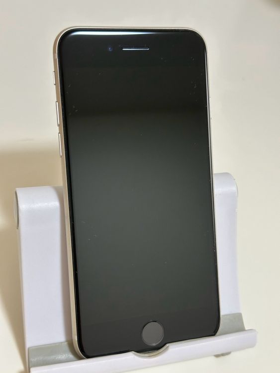 ���Хåƥ꡼83% ���� SIM�ե꡼ iPhoneSE ��3���� 64GB �������饤��