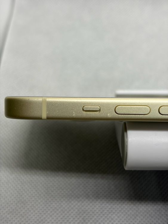 ���Хåƥ꡼100% Ķ���� SIM�ե꡼ iPhone15Plus 128GB ��������