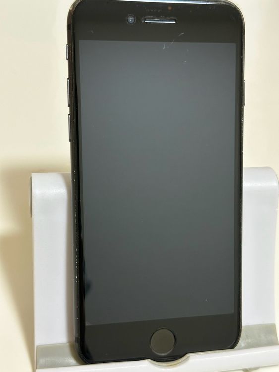 ���Хåƥ꡼84% SIM�ե꡼ iPhone8 64GB ���졼