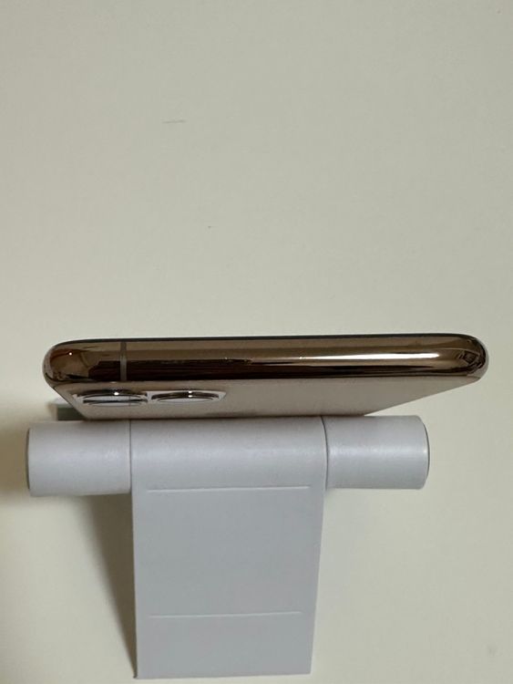 ���Хåƥ꡼82% SIM�ե꡼ iPhone11ProMax 64GB �������