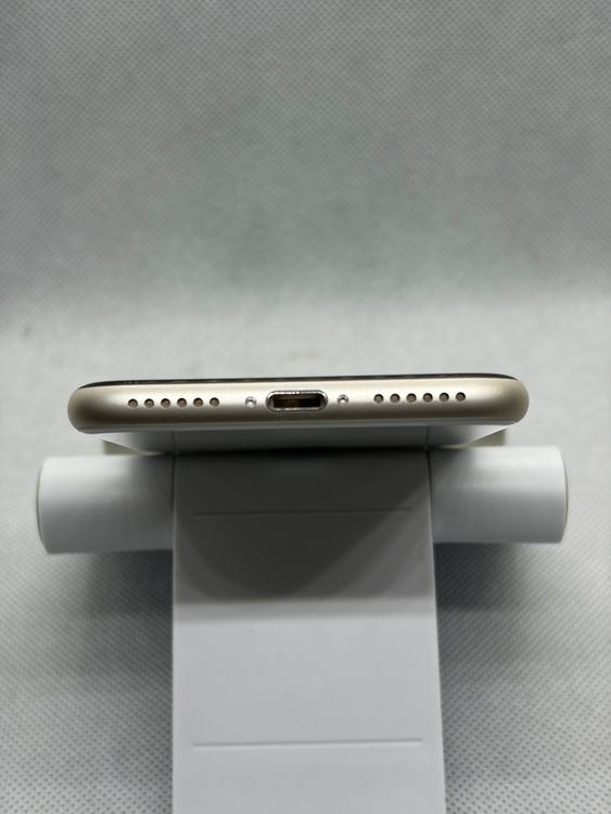 ������ SIM�ե꡼ iPhoneSE ��3���� 64GB �������饤��