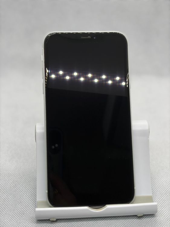 ���Хåƥ꡼90% SIM�ե꡼ iPhoneXR 64GB �ۥ磻��