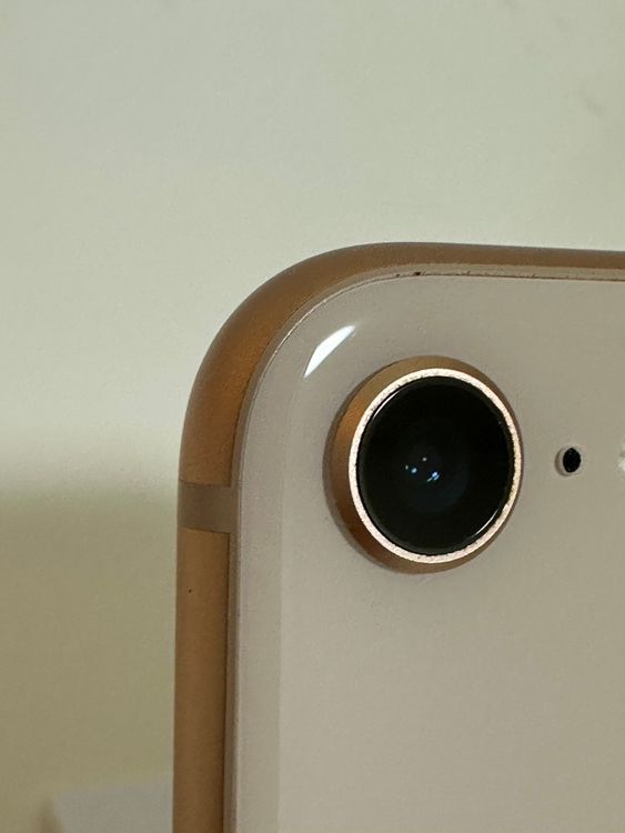 ��Ķ���� �Хåƥ꡼86% SIM�ե꡼ iPhone8 64GB �������