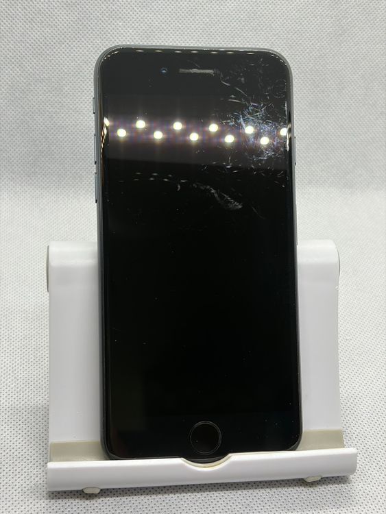 ���Хåƥ꡼89% SIM�ե꡼ iPhoneSE ��3���� 128GB �ߥåɥʥ���