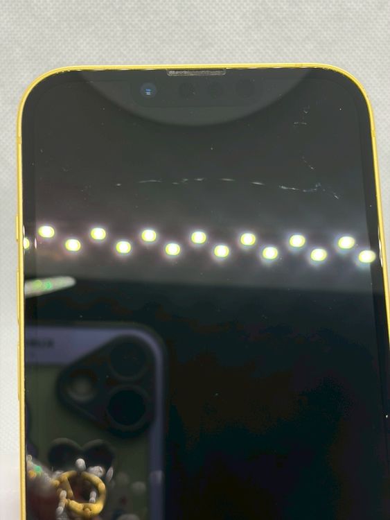 ���Хåƥ꡼86% SIM�ե꡼ iPhone14 128GB ��������