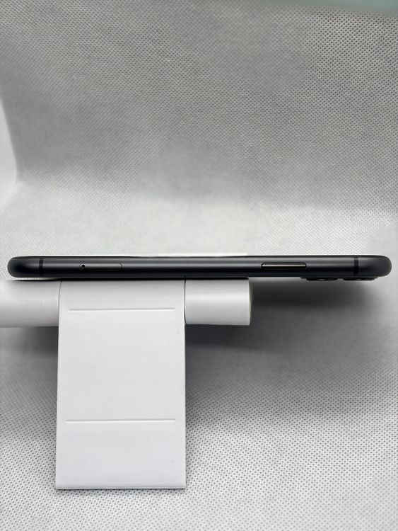 ���Хåƥ꡼86% ���� SIM�ե꡼ iPhone11 64GB �֥�å�