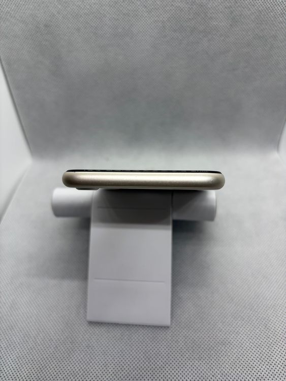 ���ϥԥͥ��ͥå� SIM�ե꡼ iPhoneSE ��3���� 64GB �������饤�� �Хåƥ꡼80%