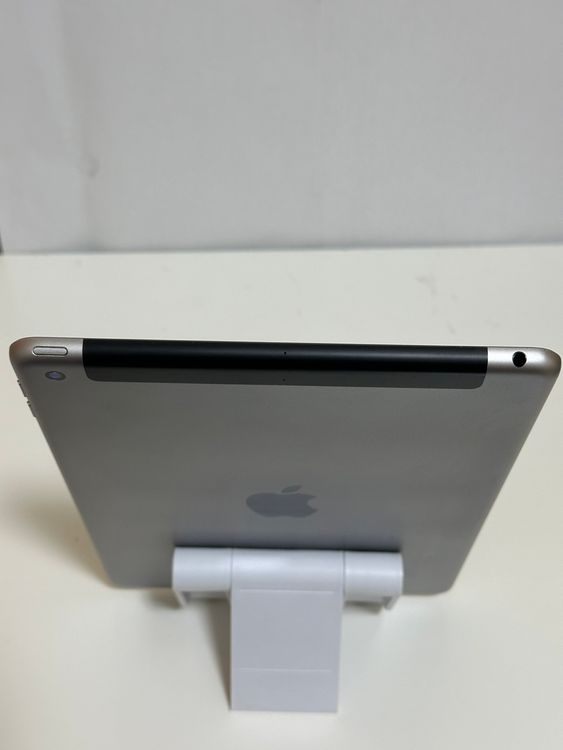 ��iPad ��6���� 32GB ���ڡ������쥤 SoftBank