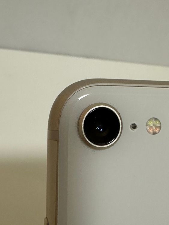 ���Хåƥ꡼82% SIM�ե꡼ iPhoneSE ��3���� 64GB �������饤��