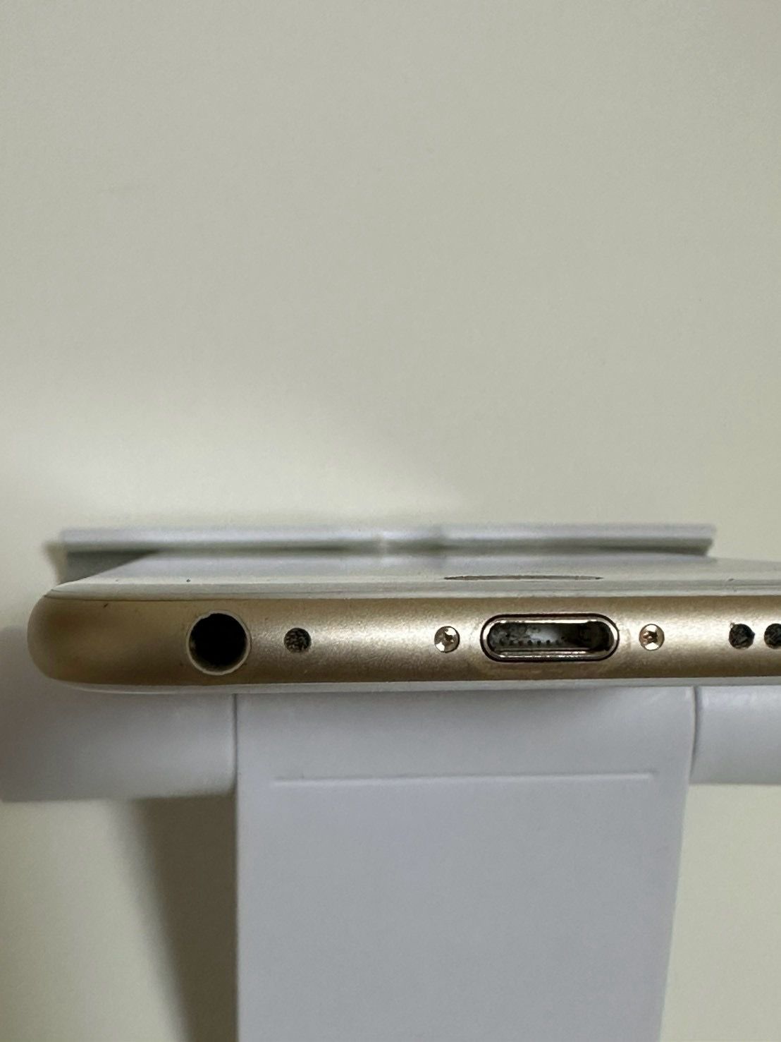 ムスビー｜○docomo iPhone6 64GB ゴールド バッテリー100%【iPhone6