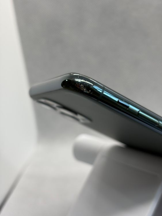 ���Хåƥ꡼81% SIM�ե꡼ iPhone11Pro 256GB ���꡼��