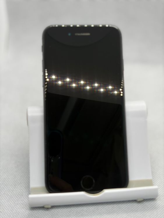 ���Хåƥ꡼84% SIM�ե꡼ iPhoneSE ��2���� 128GB �֥�å�