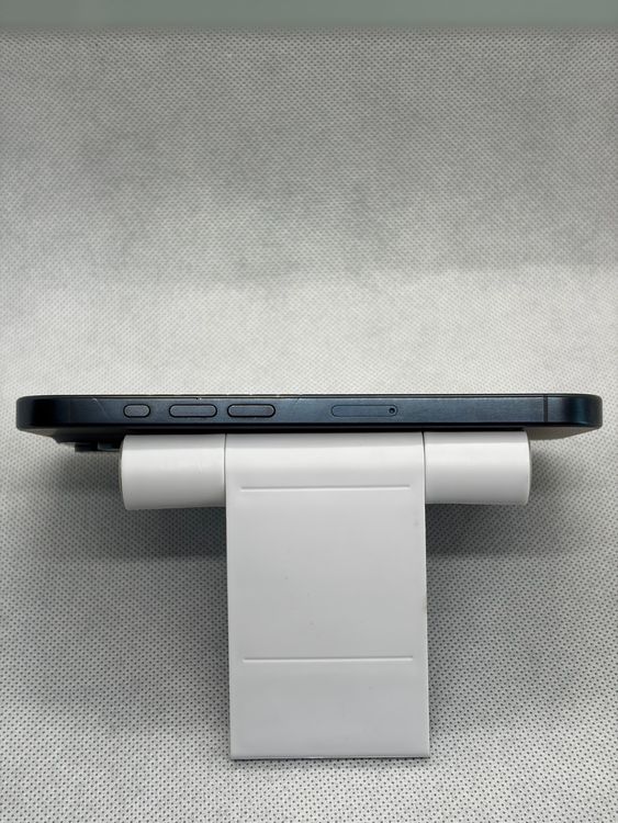 ���Хåƥ꡼87% SIM�ե꡼ iPhone15Pro 128GB �֥롼