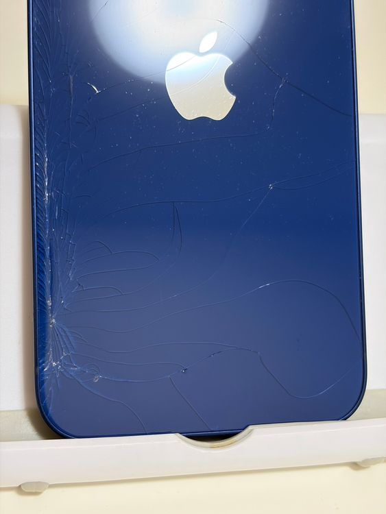 ���Хåƥ꡼85% SIM�ե꡼ iPhone12 64GB �֥롼
