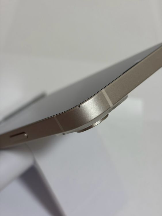 ���Хåƥ꡼82% SIM�ե꡼ iPhone14 128GB �������饤��