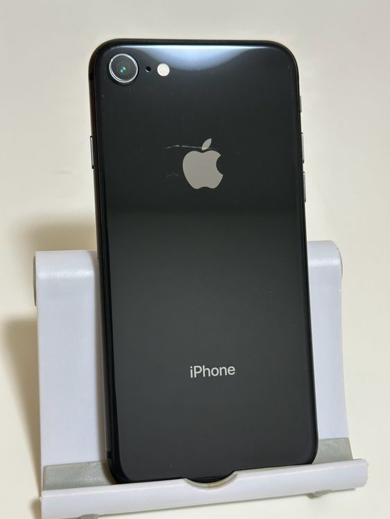���Хåƥ꡼85% SIM�ե꡼ iPhone8 64GB ���졼