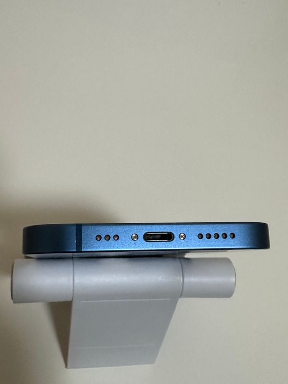 ���Хåƥ꡼81% ���� SIM�ե꡼ iPhone13 128GB �֥롼