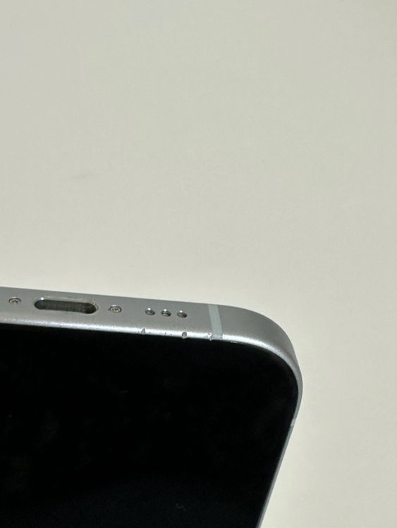 ���Хåƥ꡼86% SIM�ե꡼ iPhone15 128GB �֥롼