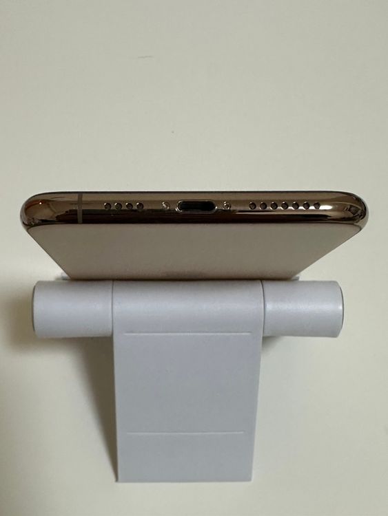 ���Хåƥ꡼82% SIM�ե꡼ iPhone11ProMax 64GB �������