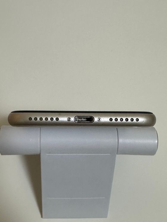 ��SIM�ե꡼ iPhoneSE ��3���� 128GB �������饤��