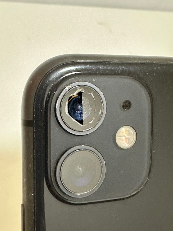 ���Хåƥ꡼85% SIM�ե꡼ iPhone11 128GB �֥�å�