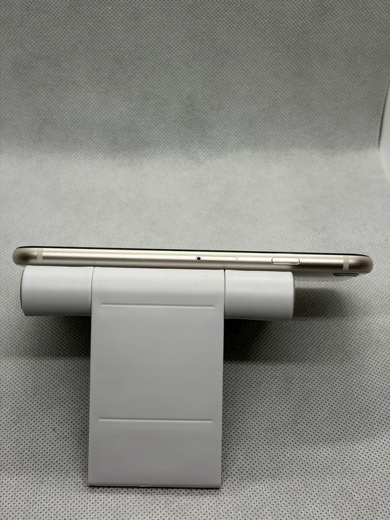 ���Хåƥ꡼86% ���� SIM�ե꡼ iPhoneSE ��3���� 64GB �������饤��
