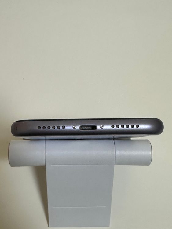 ���Хåƥ꡼81% SIM�ե꡼ iPhone11 64GB �ѡ��ץ�