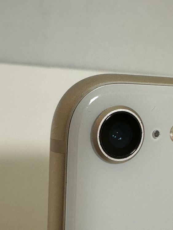 ���Хåƥ꡼89% SIM�ե꡼ iPhoneSE ��3���� 64GB �������饤��