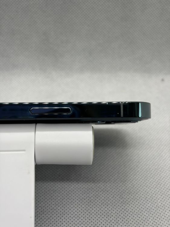 ���Хåƥ꡼87% SIM�ե꡼ iPhone12Pro 256GB �֥롼