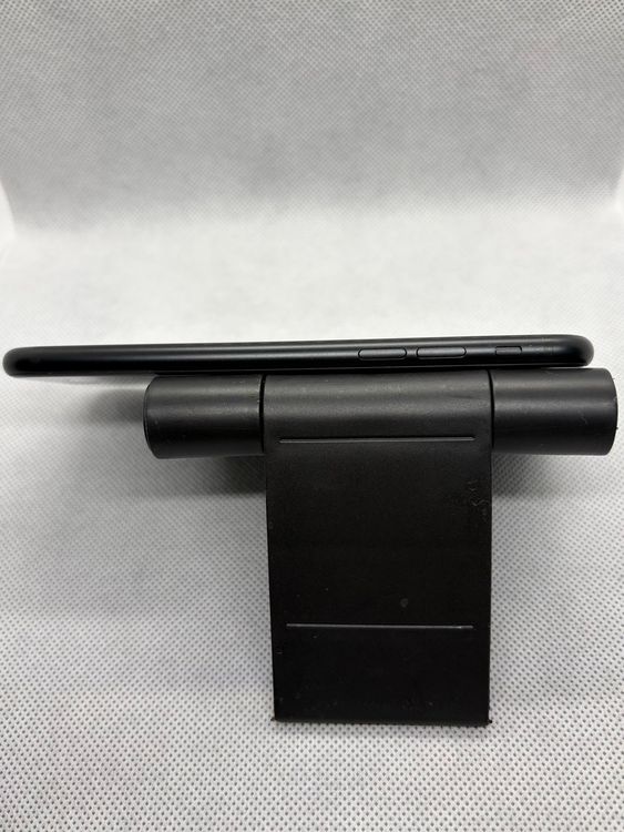 ���ϥԥͥ��ͥå� SIM�ե꡼ iPhoneSE  ��2���� 128GB �֥�å� �Хåƥ꡼83%