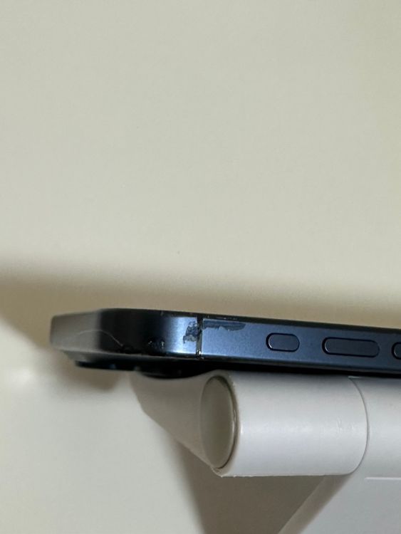 ���Хåƥ꡼83% SIM�ե꡼ iPhone15Pro 128GB �֥롼�����˥���