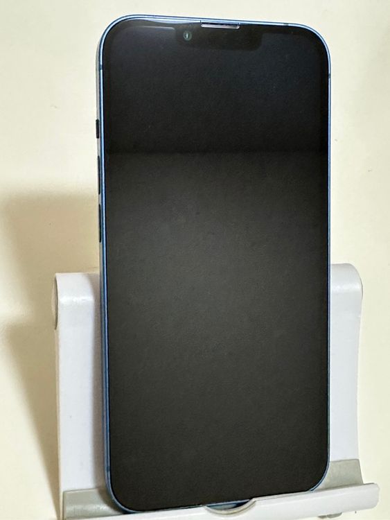 ���Хåƥ꡼84% SIM�ե꡼ iPhone13 128GB �֥롼