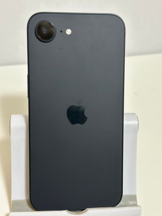���Хåƥ꡼93% ����Ʊ�� SIM�ե꡼ iPhone16e 256GB �֥�å�
