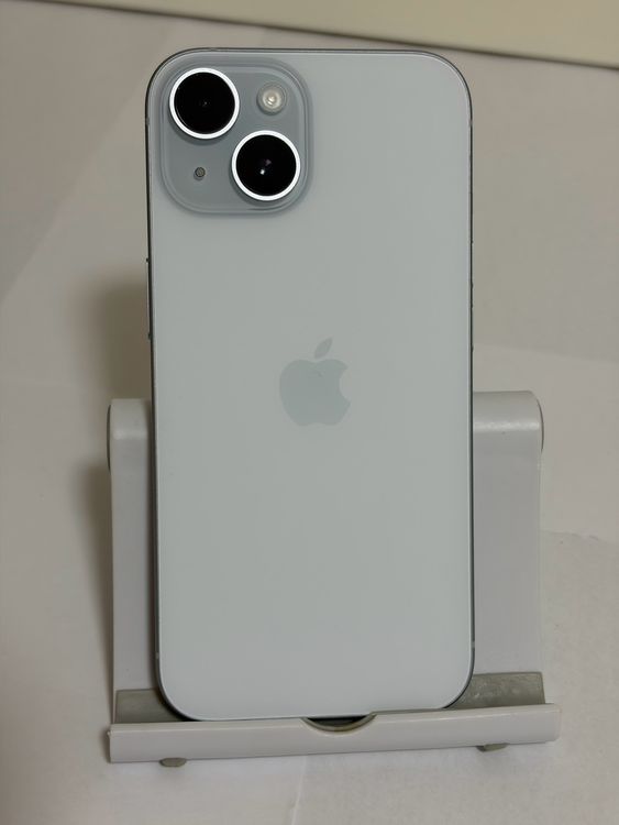 ���Хåƥ꡼83% SIM�ե꡼ iPhone15 128GB �֥롼