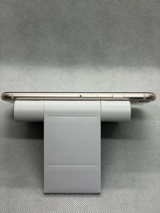 ���Хåƥ꡼86% Ķ���� SIM�ե꡼ iPhoneSE ��3���� 64GB �������饤��