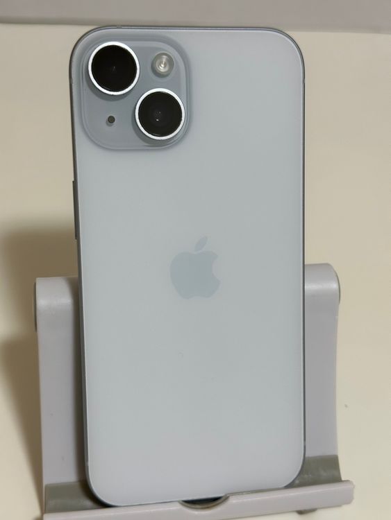 ���Хåƥ꡼81% SIM�ե꡼ iPhone15 128GB �֥롼