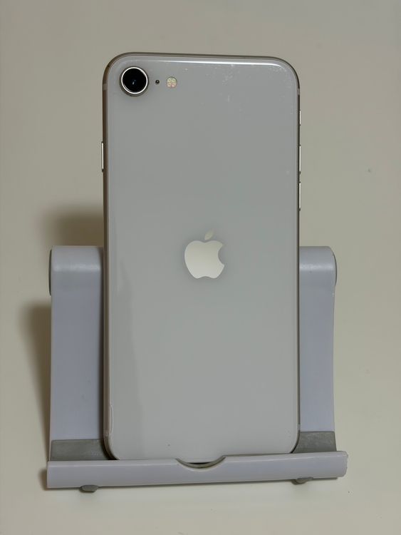 ���Хåƥ꡼84% SIM�ե꡼ iPhoneSE ��3���� 256GB �������饤��