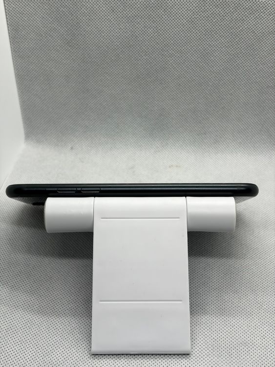 ���ϥԥͥ��ͥå� SIM�ե꡼ iPhoneSE ��3���� 64GB �ߥåɥʥ���