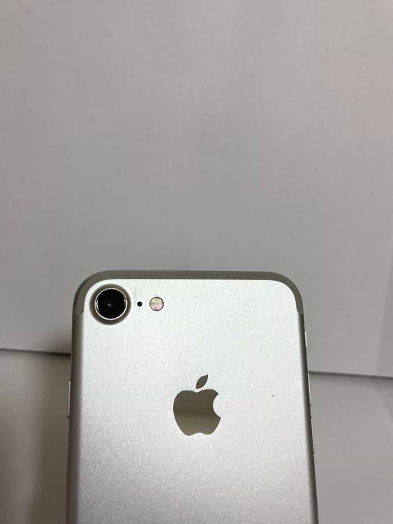 ���Хåƥ꡼84% ���� iPhone7 32GB ����С�   ����̵��