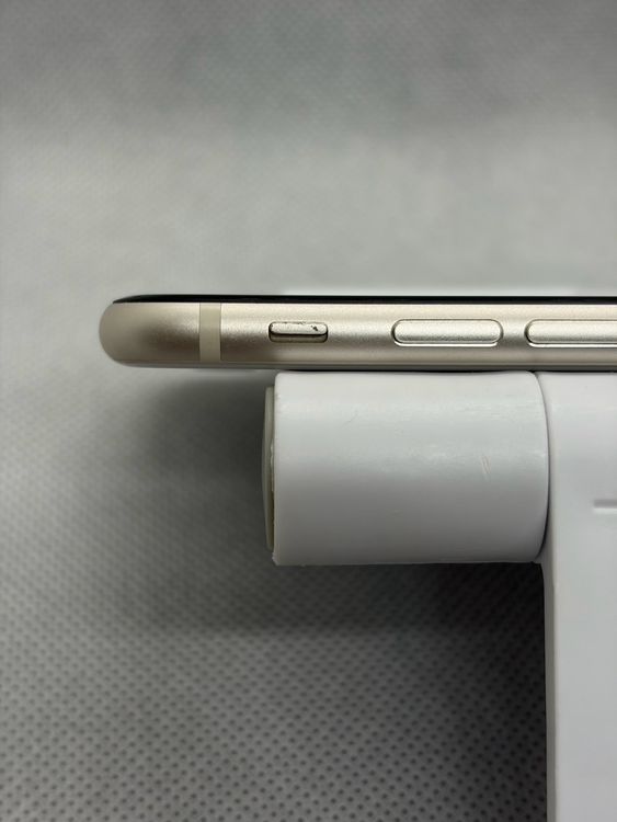 ���Хåƥ꡼81% SIM�ե꡼ iPhoneSE ��3���� 64GB �������饤��