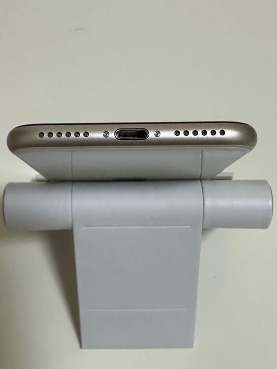 ���Хåƥ꡼84% SIM�ե꡼ iPhoneSE ��3���� 64GB �������饤��