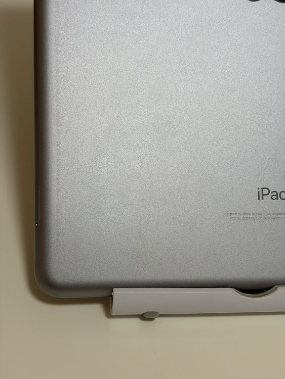 ��SIM�ե꡼ iPad ��5���� 32GB ���졼