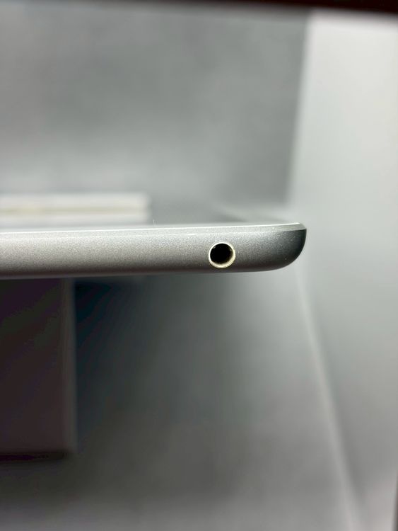 ���Хåƥ꡼90% Ķ���� iPad ��7���� 128GB ����С� Wi-Fi��ǥ�