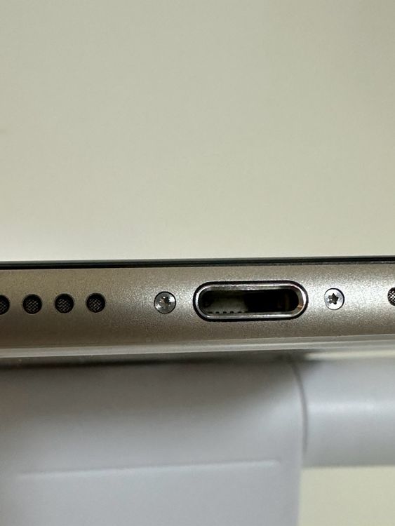 ������Ʊ�� SIM�ե꡼ iPhoneSE ��3���� 64GB �������饤��