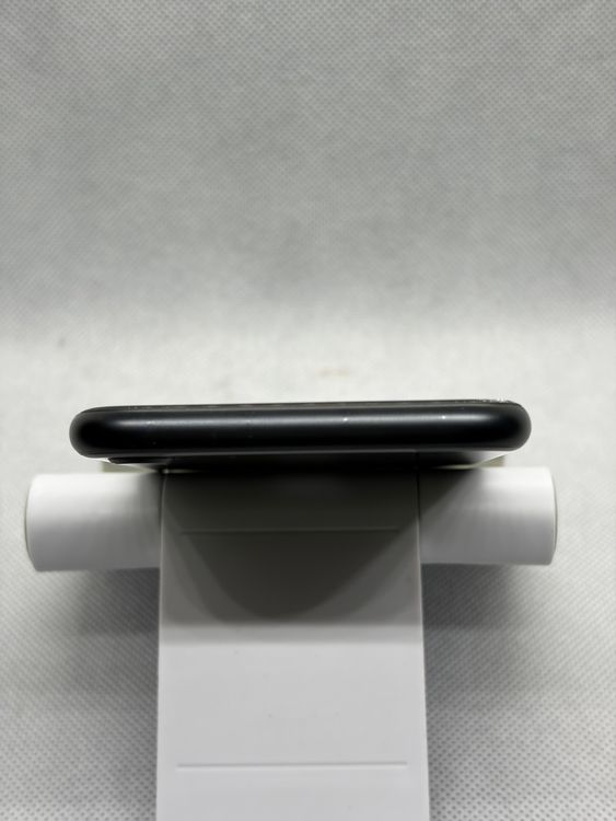 ���Хåƥ꡼84% SIM�ե꡼ iPhoneSE ��2���� 64GB �֥�å�