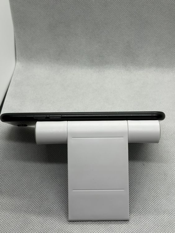 ���Хåƥ꡼83% SIM�ե꡼ iPhoneSE ��2���� 64GB �֥�å�