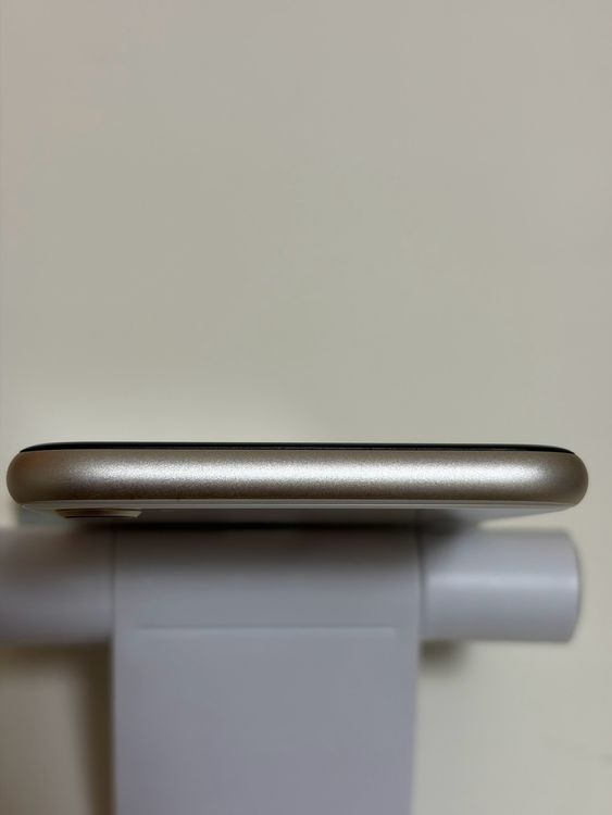 ������Ʊ�� SIM�ե꡼ iPhoneSE ��3���� 64GB �������饤��